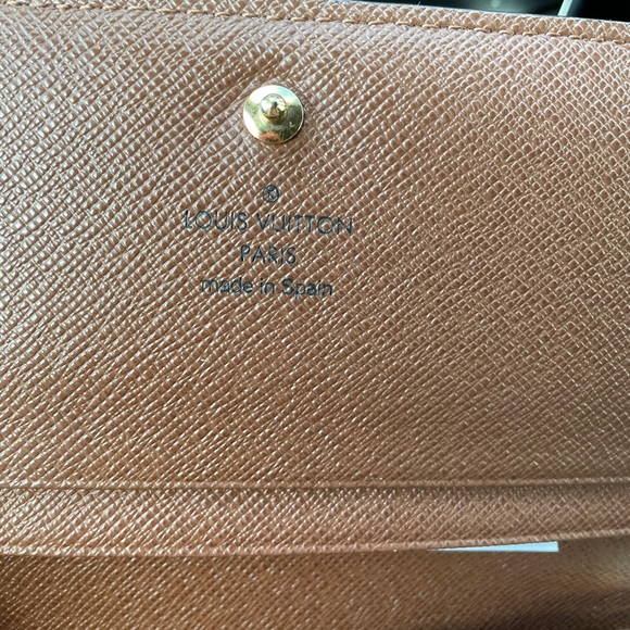 Authentic LV wallet - Picture 6 of 9